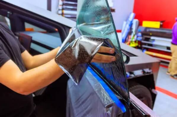 What is the Price of Tinting a 4-Door Car’s Windows and What Determines the Price