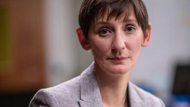 Laura Elphinstone